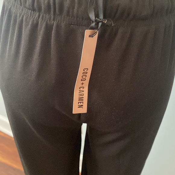 Coco & Carmen NWT black stretchy crop pants - Picture 5 of 7
